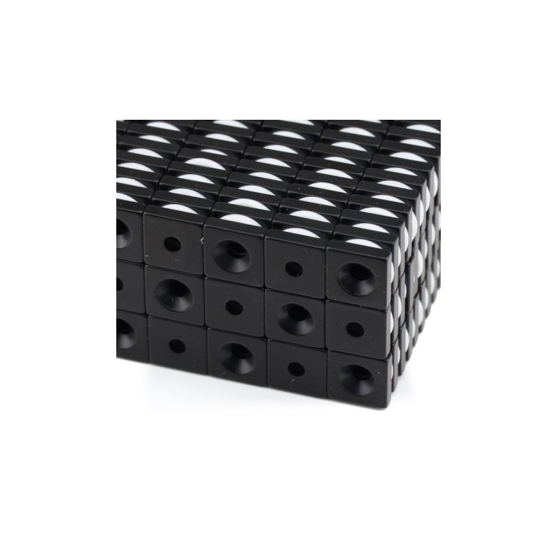 Reiällinen neliömagneetti 15x15x4mm (epoksi)