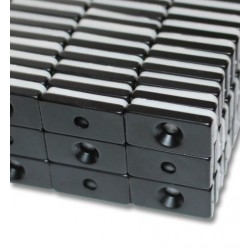 Reiällinen suorakaidemagneetti 20x10x3mm (epoksi)