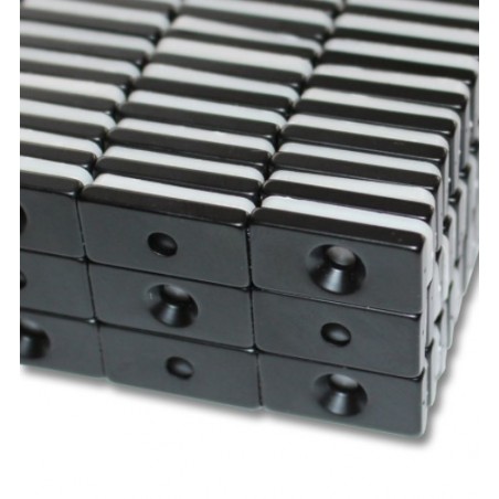 Reiällinen suorakaidemagneetti 20x10x3mm (epoksi)