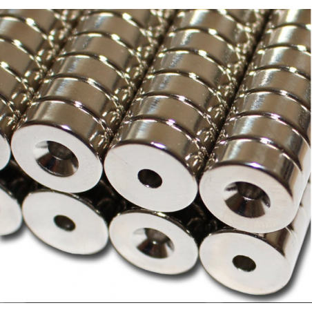 Reiällinen kiekkomagneetti 16x5mm (uppokanta)