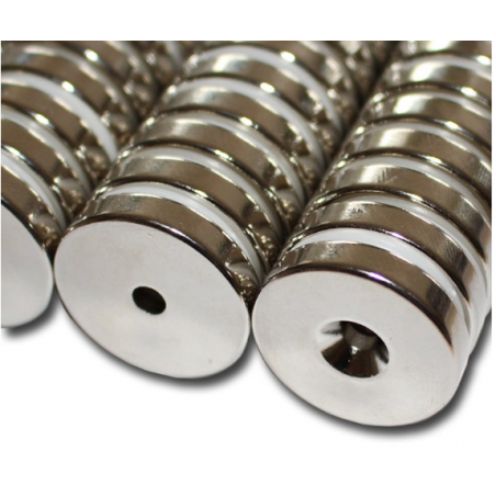Reiällinen kiekkomagneetti 32x7mm (uppokanta)