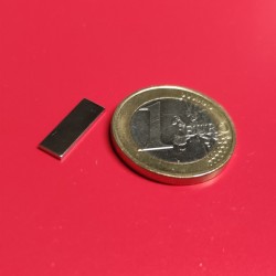 Neodyymi suorakaidemagneetti 15x5x1mm