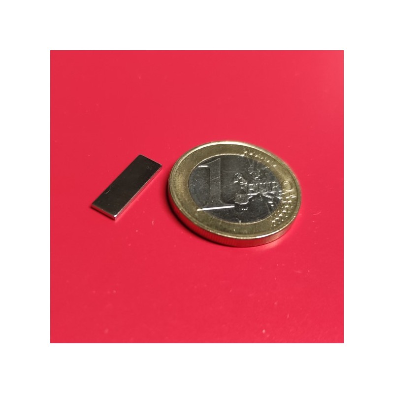 Neodyymi suorakaidemagneetti 15x5x1mm