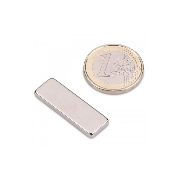 Neodyymi suorakaidemagneetti 30x10x2mm