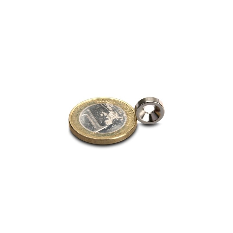 Reiällinen kiekkomagneetti 8x3mm (uppokanta)