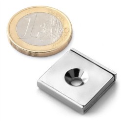 Reiällinen kiinnitysmagneetti 20x20x4mm