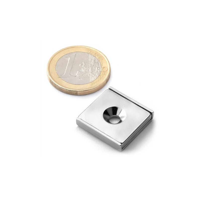Reiällinen kiinnitysmagneetti 20x20x4mm